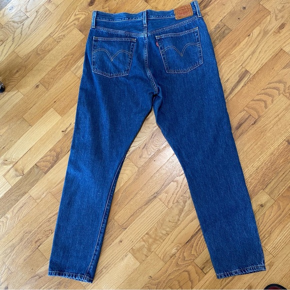 Levis 31/28 premium woman’s button fly classic straight jeans. - Picture 6 of 7